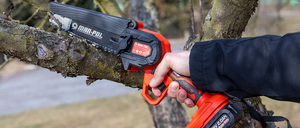 Akumulátorová jednoruční pila